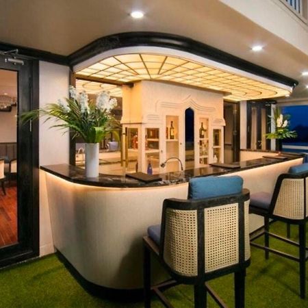 Lotus Boutique Cruise Hotel ฮาลอง ภายนอก รูปภาพ