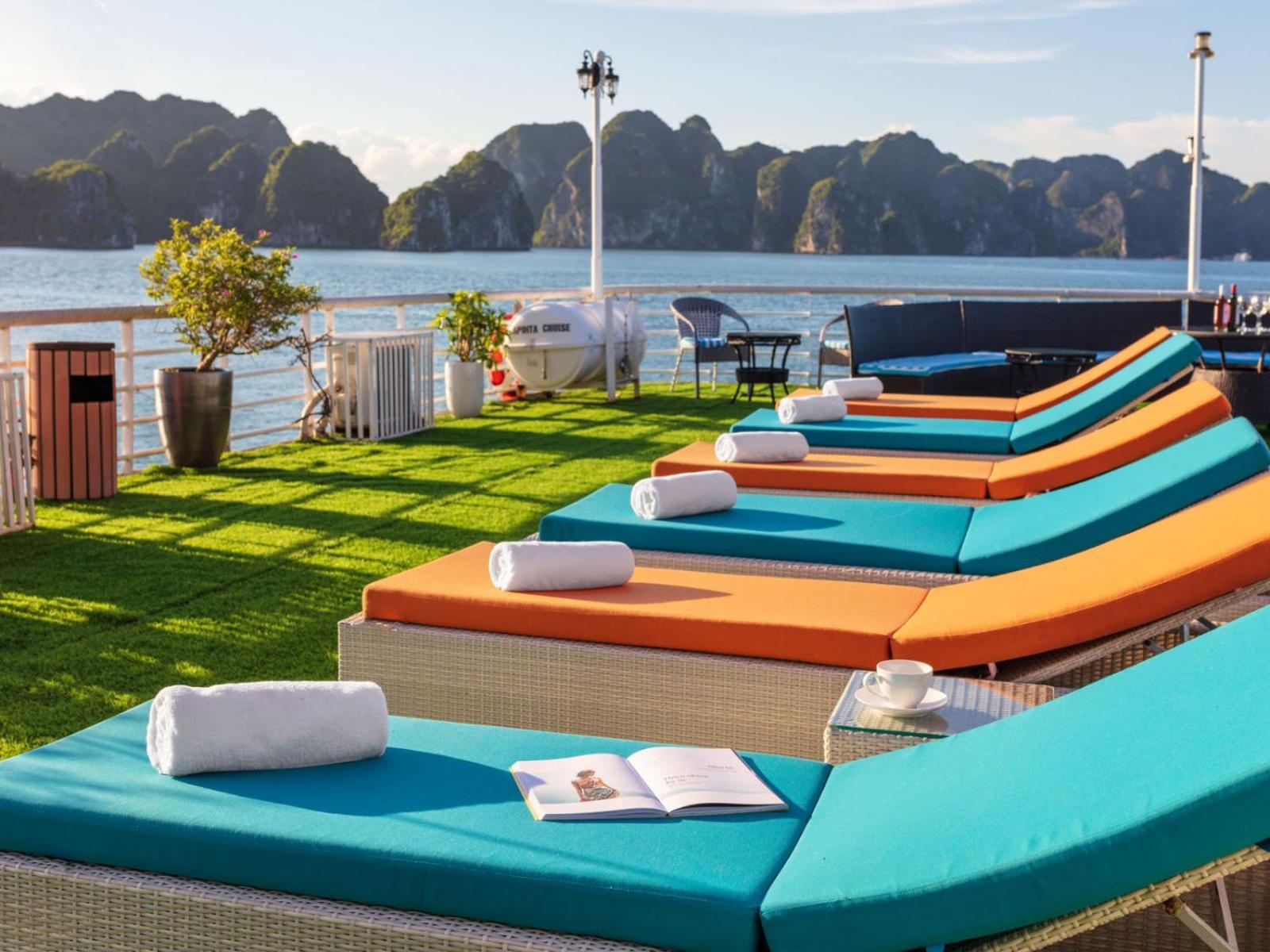 Lotus Boutique Cruise Hotel ฮาลอง ภายนอก รูปภาพ