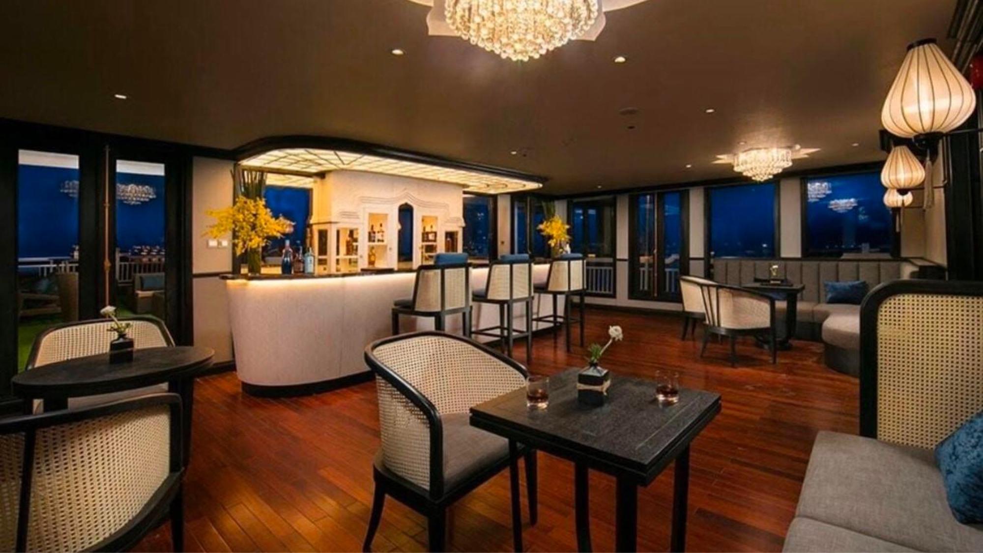 Lotus Boutique Cruise Hotel ฮาลอง ภายนอก รูปภาพ