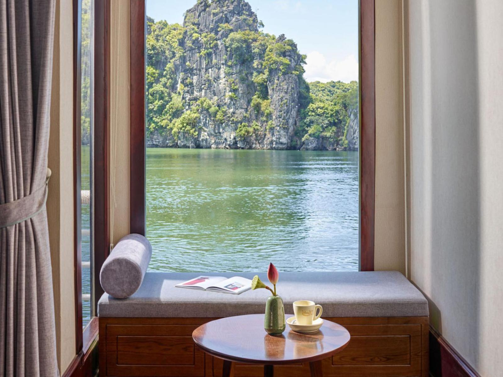 Lotus Boutique Cruise Hotel ฮาลอง ภายนอก รูปภาพ