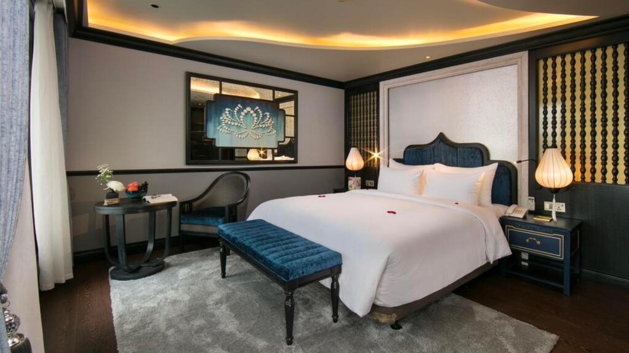 Lotus Boutique Cruise Hotel ฮาลอง ภายนอก รูปภาพ